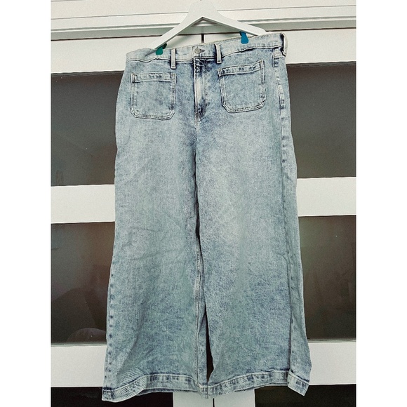 GAP  |  High Rise Stride Wide-Leg Ankle Jeans - Picture 2 of 6